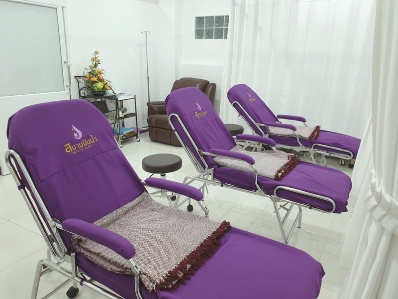 ห้องตรวจและห้องทำหัตถการของคลินิกสนามบินน้ำ